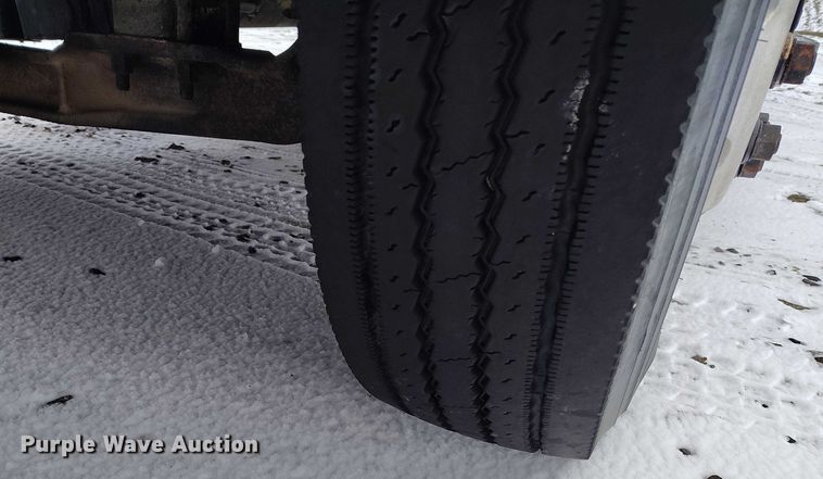 image for item DT0886 2005 Freightliner Columbia 120 utility / service truck