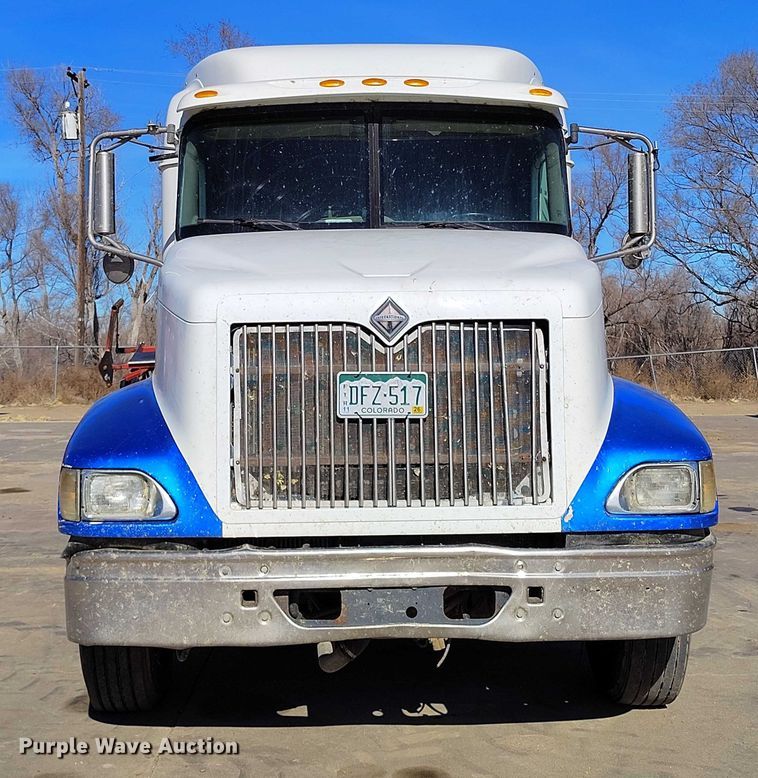 image for item DT0925 2005 International 9400i semi truck