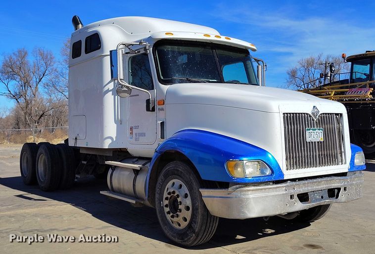 image for item DT0925 2005 International 9400i semi truck