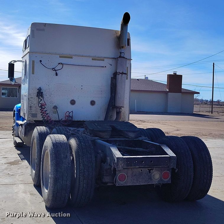 image for item DT0925 2005 International 9400i semi truck