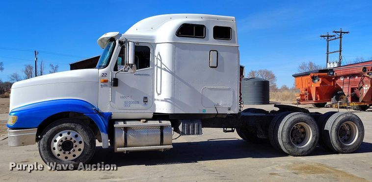 image for item DT0925 2005 International 9400i semi truck