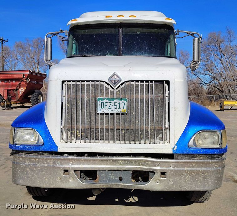 image for item DT0925 2005 International 9400i semi truck