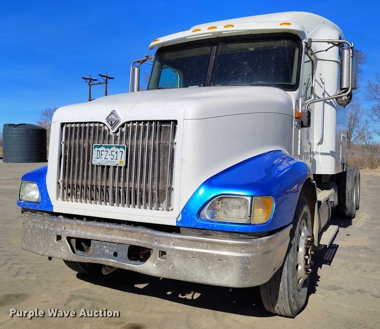 image for item DT0925 2005 International 9400i semi truck