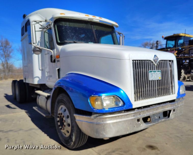 image for item DT0925 2005 International 9400i semi truck