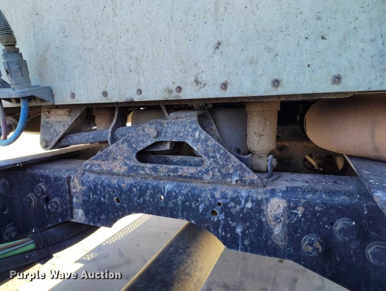 image for item DT0925 2005 International 9400i semi truck