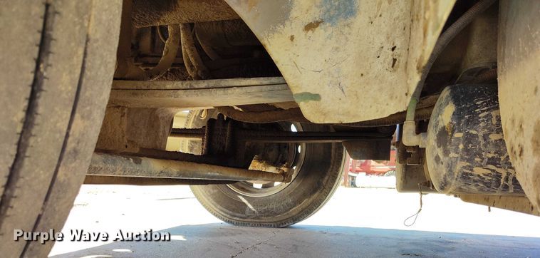 image for item DT0925 2005 International 9400i semi truck