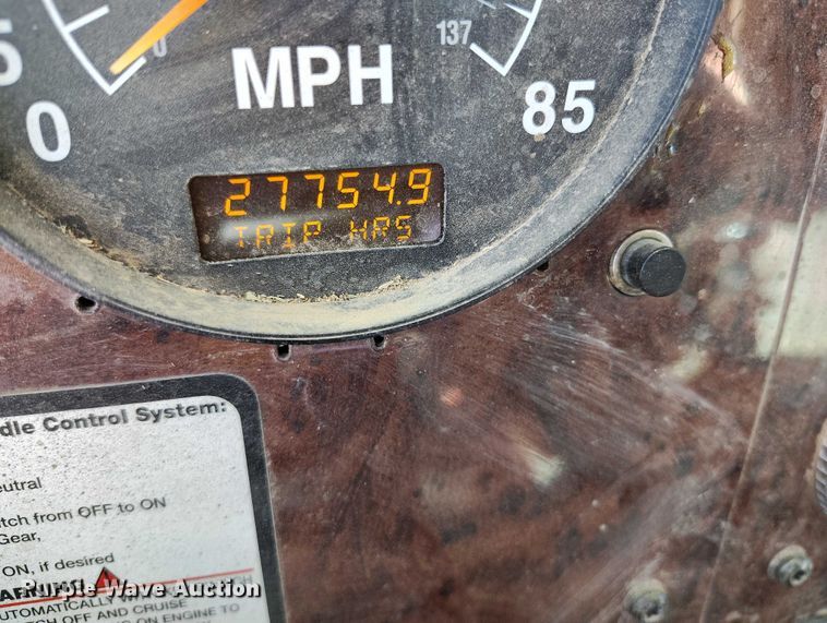 image for item DT0925 2005 International 9400i semi truck