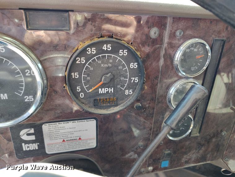 image for item DT0925 2005 International 9400i semi truck