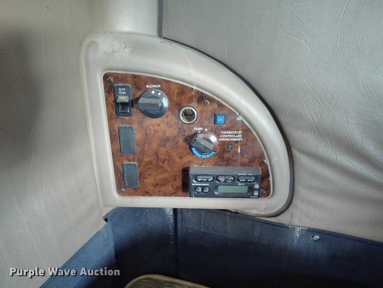 image for item DT0925 2005 International 9400i semi truck