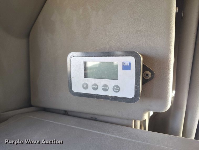 image for item DT0925 2005 International 9400i semi truck