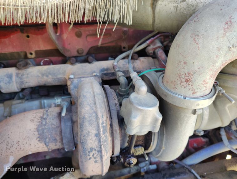 image for item DT0925 2005 International 9400i semi truck