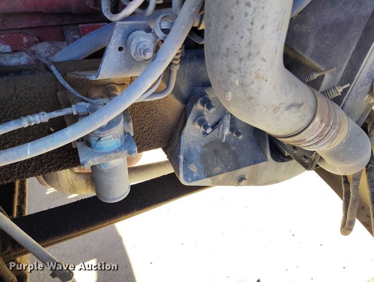 image for item DT0925 2005 International 9400i semi truck