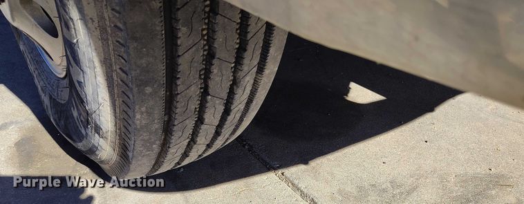 image for item DT0925 2005 International 9400i semi truck