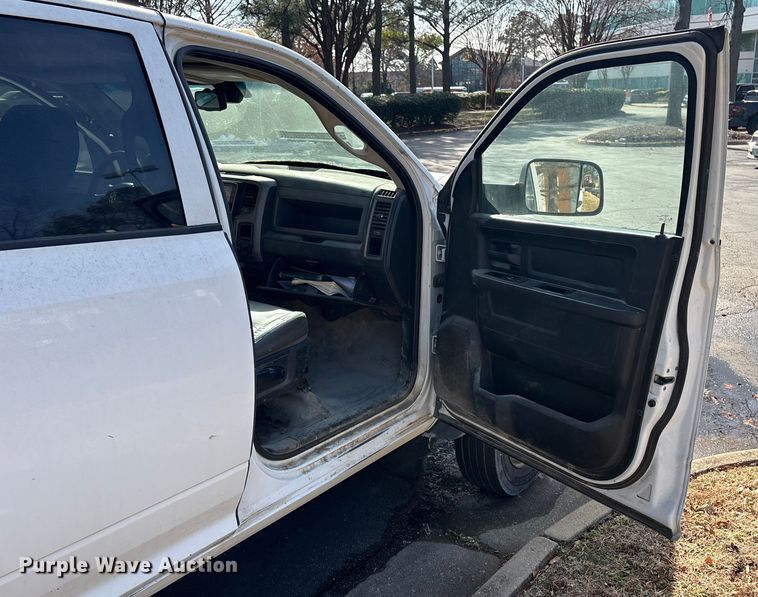 image for item DT2841 2015 RAM 5500 Crew Cab flatbed truck