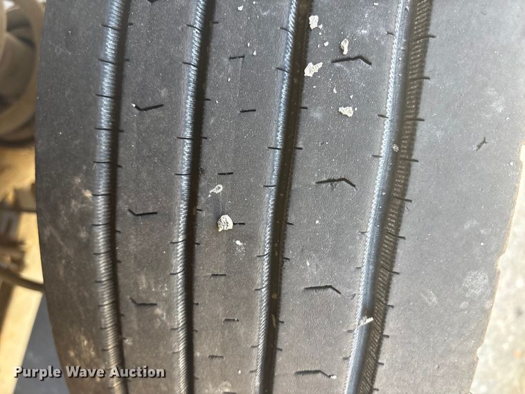 image for item DT2841 2015 RAM 5500 Crew Cab flatbed truck