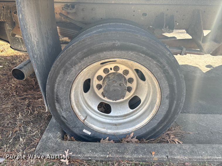 image for item DT2841 2015 RAM 5500 Crew Cab flatbed truck