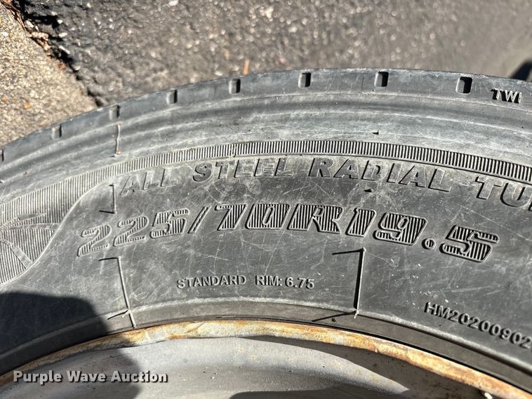 image for item DT2841 2015 RAM 5500 Crew Cab flatbed truck