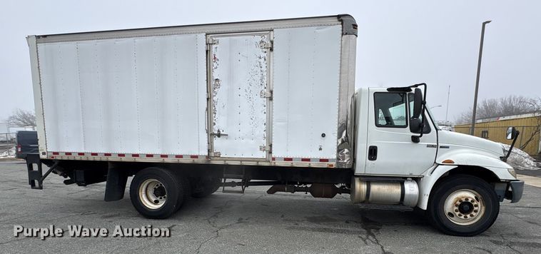 image for item DT2843 2015 International 4300 box truck