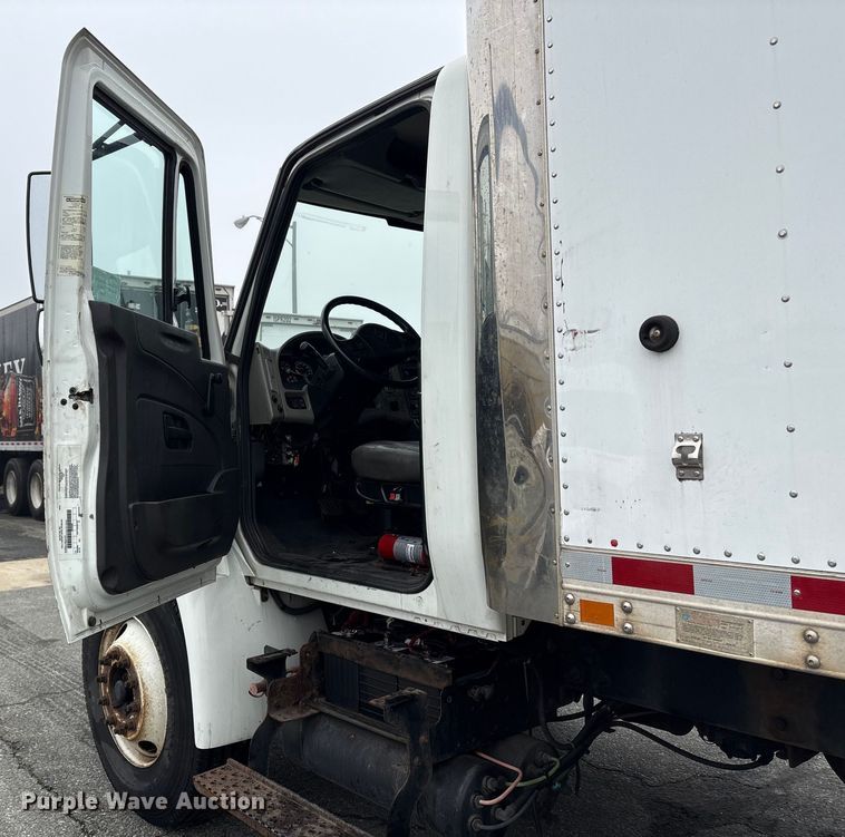 image for item DT2843 2015 International 4300 box truck