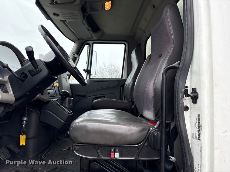 image for item DT2843 2015 International 4300 box truck