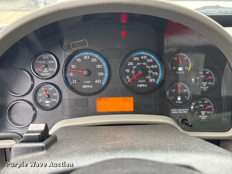 image for item DT2843 2015 International 4300 box truck