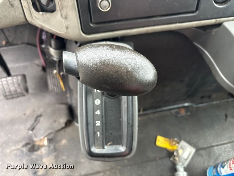 image for item DT2843 2015 International 4300 box truck