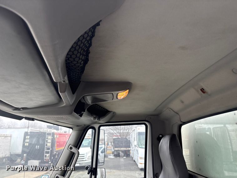 image for item DT2843 2015 International 4300 box truck