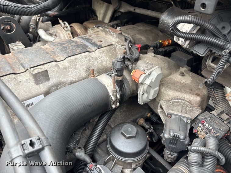 image for item DT2843 2015 International 4300 box truck