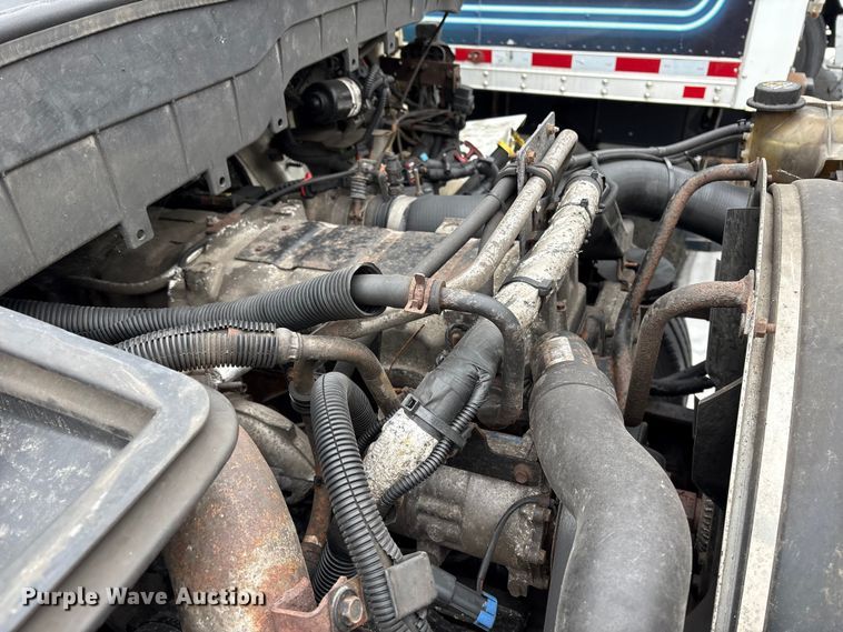 image for item DT2843 2015 International 4300 box truck