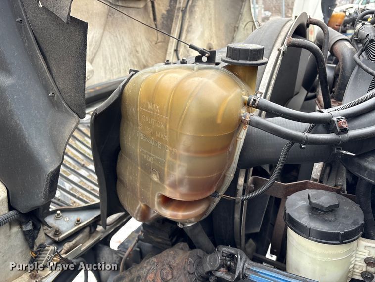 image for item DT2843 2015 International 4300 box truck