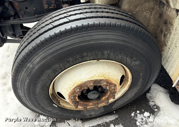 image for item DT2843 2015 International 4300 box truck