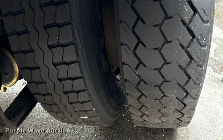 image for item DT2843 2015 International 4300 box truck