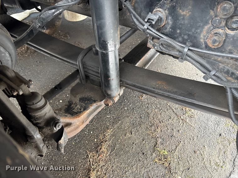 image for item DT2843 2015 International 4300 box truck