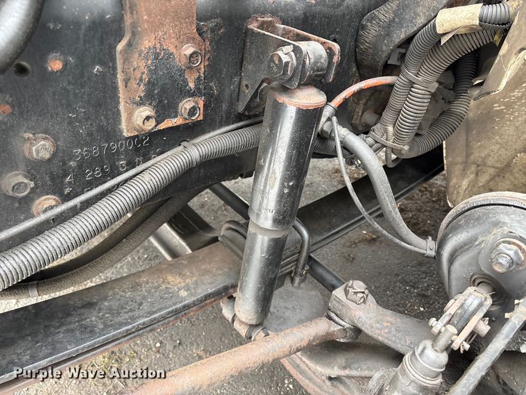 image for item DT2843 2015 International 4300 box truck