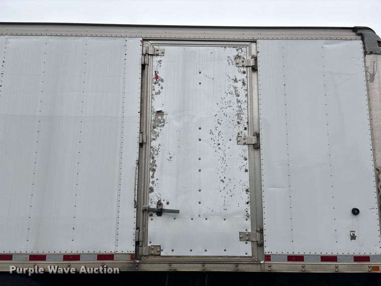 image for item DT2843 2015 International 4300 box truck