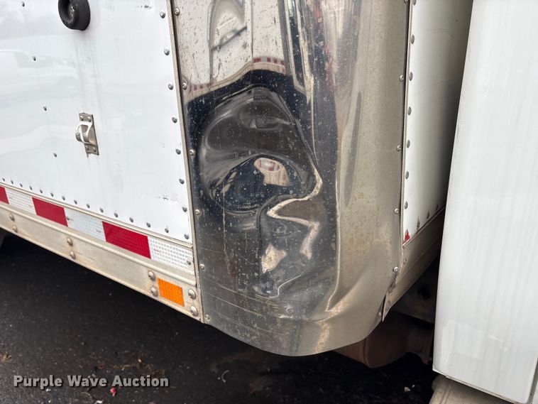 image for item DT2843 2015 International 4300 box truck