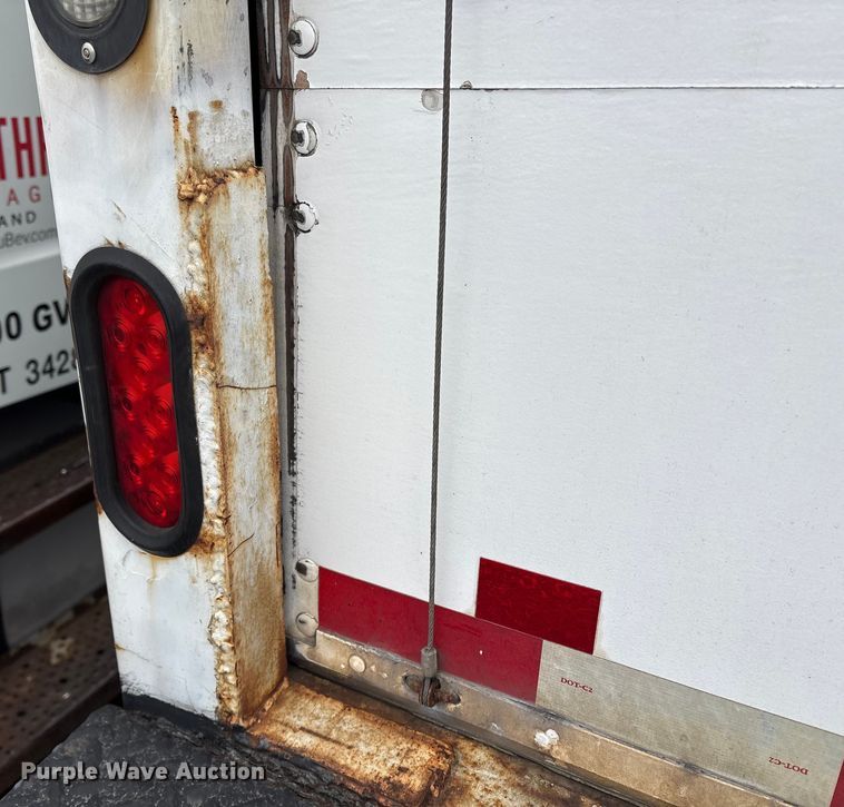 image for item DT2843 2015 International 4300 box truck