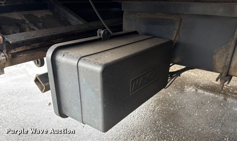 image for item DT2843 2015 International 4300 box truck