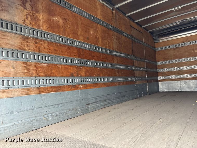 image for item DT2843 2015 International 4300 box truck