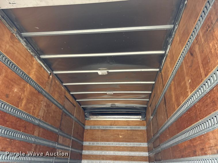 image for item DT2843 2015 International 4300 box truck