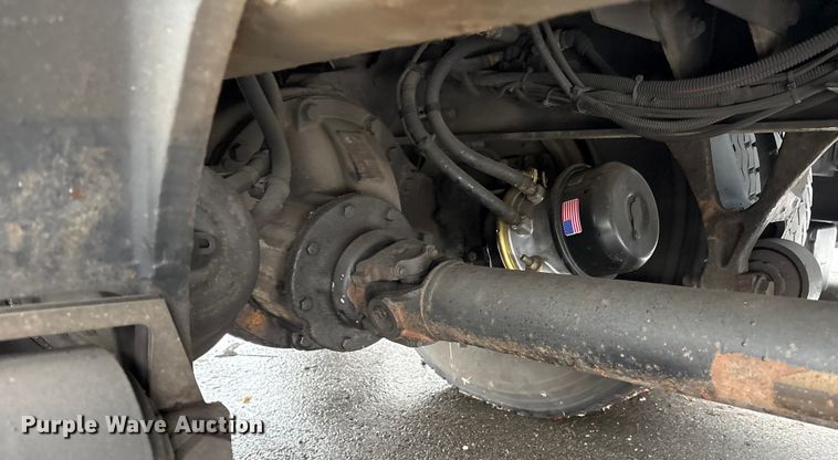 image for item DT2843 2015 International 4300 box truck