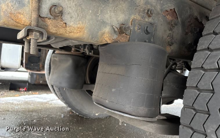 image for item DT2843 2015 International 4300 box truck