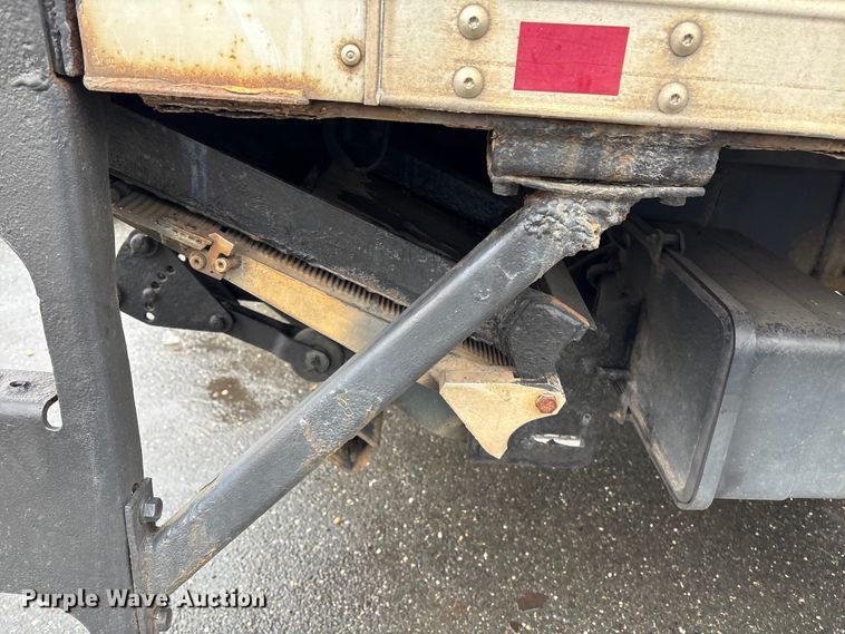 image for item DT2843 2015 International 4300 box truck