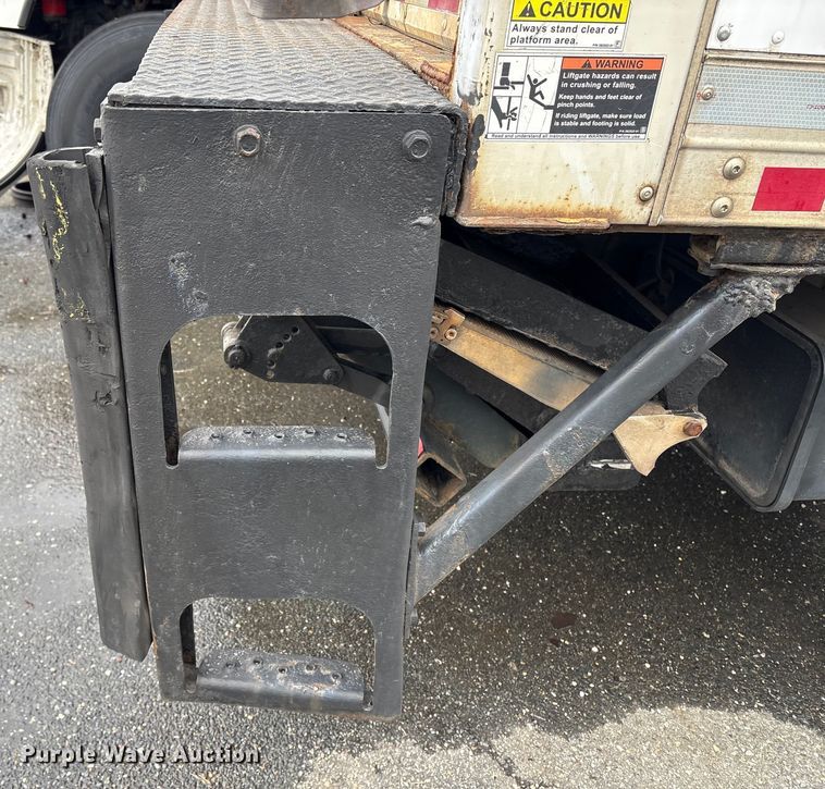 image for item DT2843 2015 International 4300 box truck