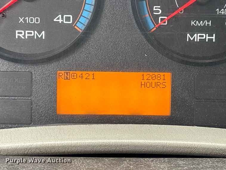 image for item DT2843 2015 International 4300 box truck