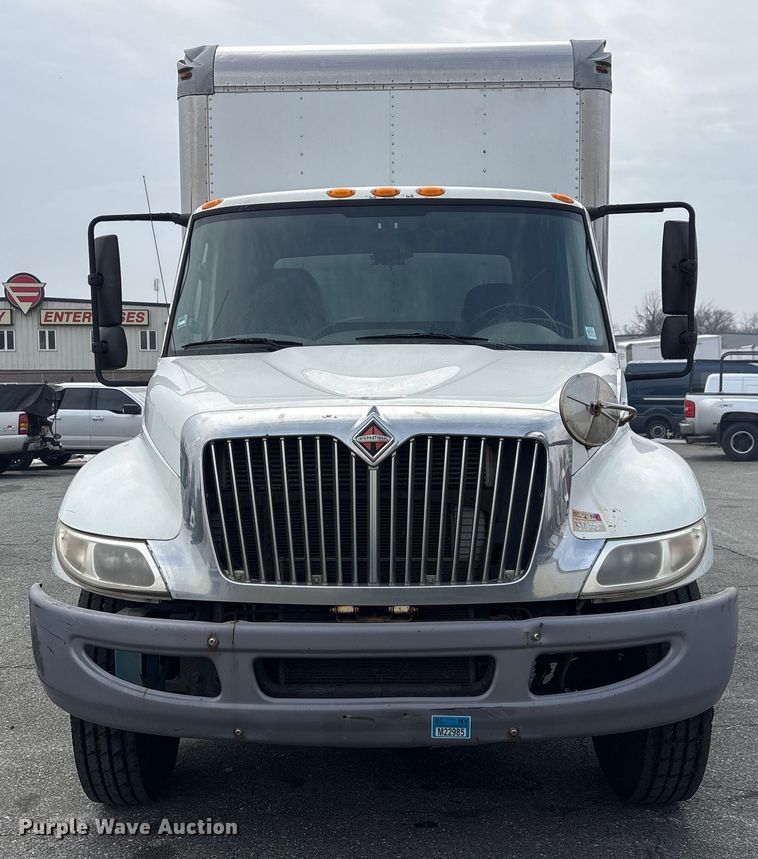 image for item DT2844 2015 International 4300 box truck
