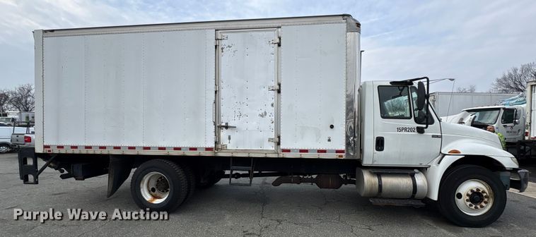 image for item DT2844 2015 International 4300 box truck