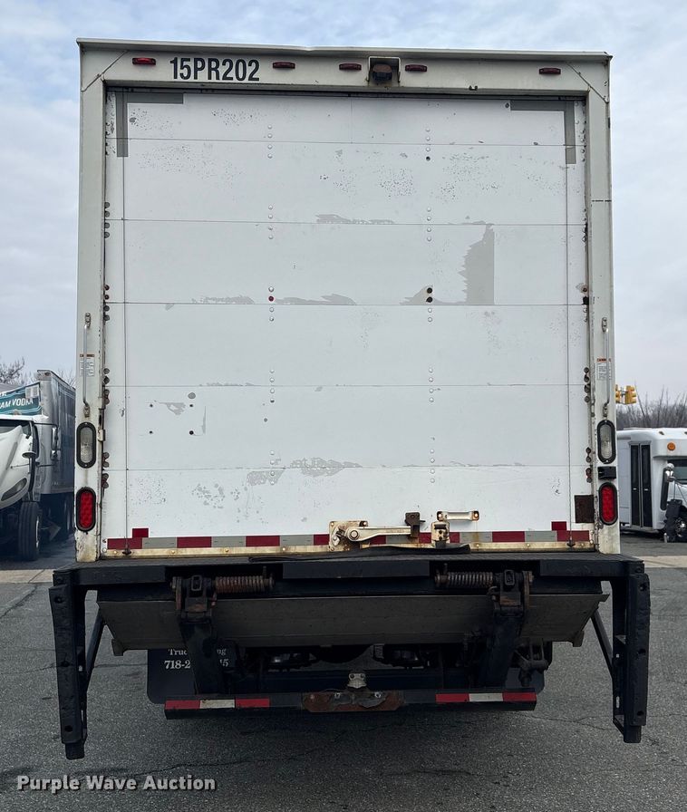 image for item DT2844 2015 International 4300 box truck