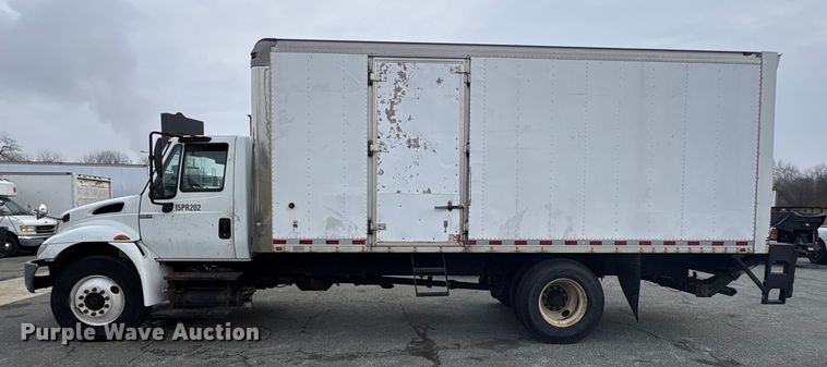 image for item DT2844 2015 International 4300 box truck