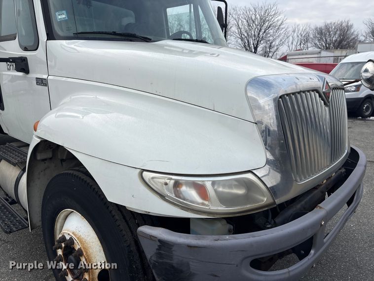 image for item DT2844 2015 International 4300 box truck